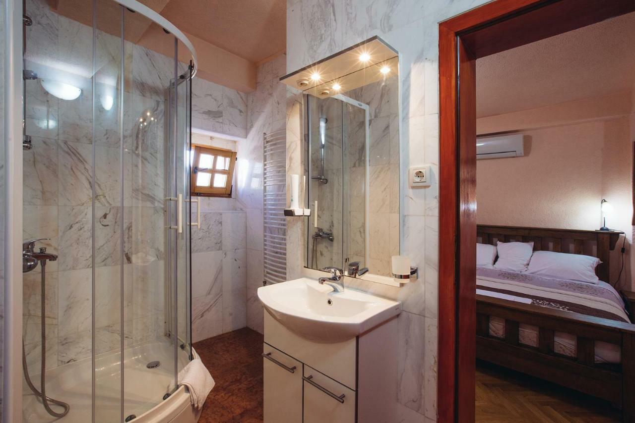 Apartmani I Sobe Dinko Starigrad Paklenica Buitenkant foto