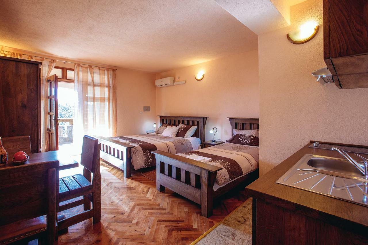 Apartmani I Sobe Dinko Starigrad Paklenica Buitenkant foto