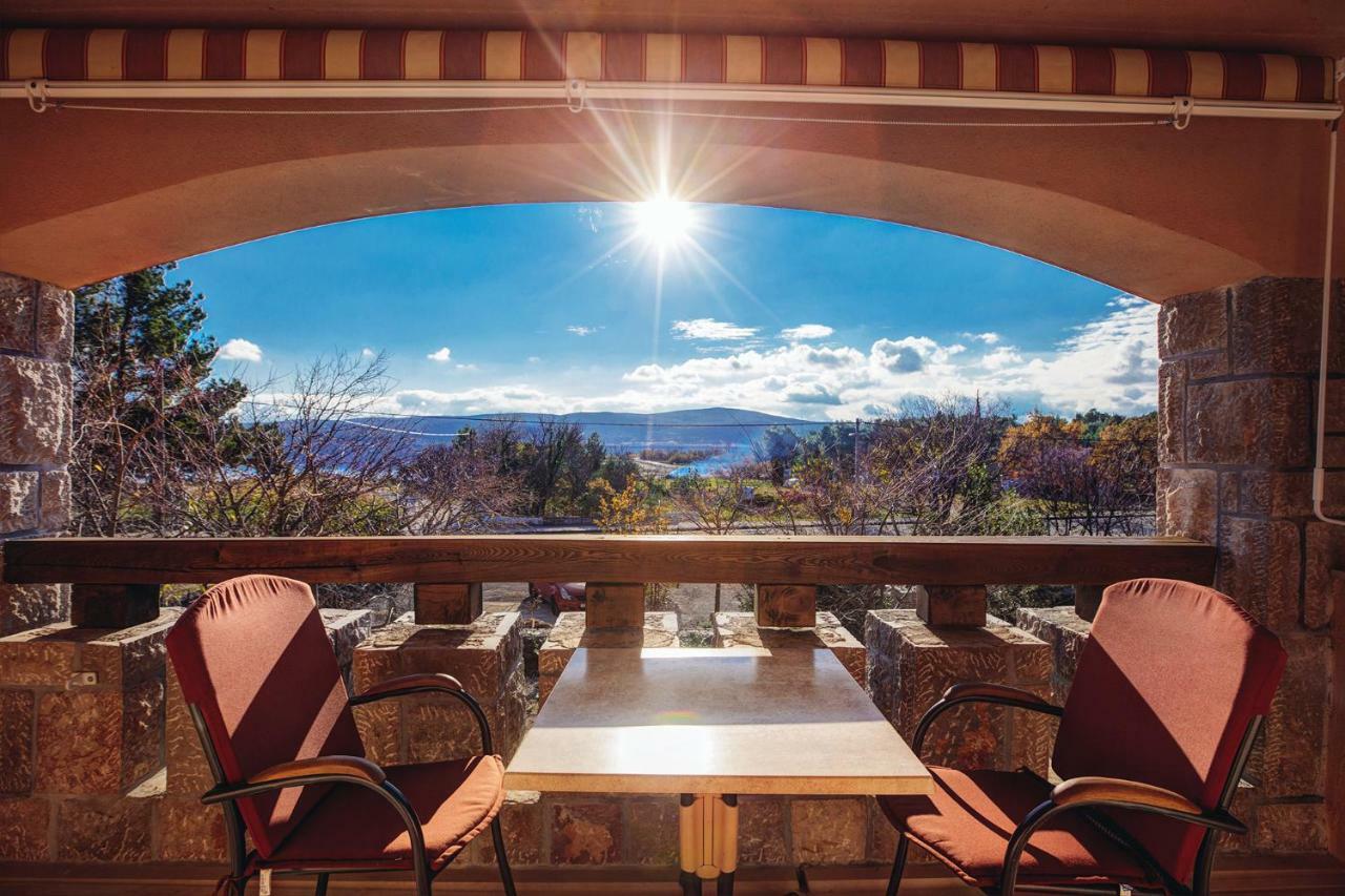 Apartmani I Sobe Dinko Starigrad Paklenica Buitenkant foto