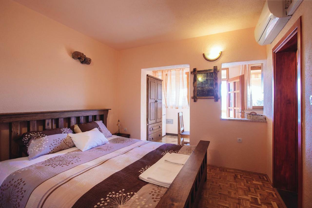 Apartmani I Sobe Dinko Starigrad Paklenica Buitenkant foto