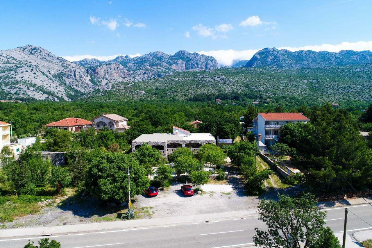 Apartmani I Sobe Dinko Starigrad Paklenica Buitenkant foto